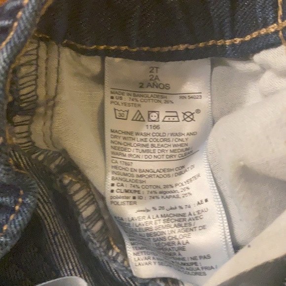 Old navy kids 2T Straight leg Jeans - Picture 4 of 4